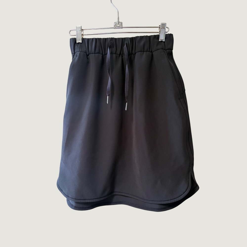 Lululemon Size 4 Black On The Fly Skirt